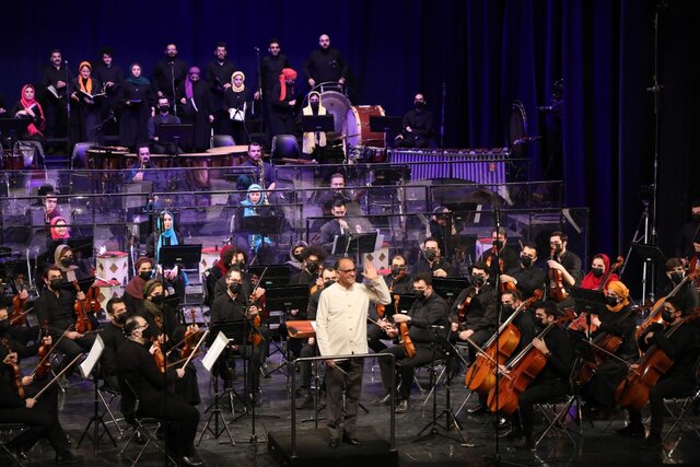 ارکستر سمفونیک تهران به روی صحنه می‌رود