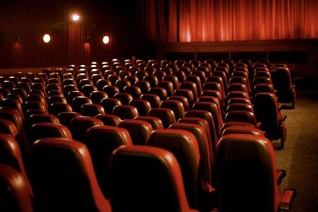 جشنواره فیلم فجر، این چه رازیست همه بلیت‌ها فروخته شده اما سالن خالی است