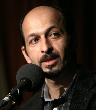 همایون حسینیان : طنز را همچون سوزن‌های کوچکی بدانیم که آگاهمان می‌کند